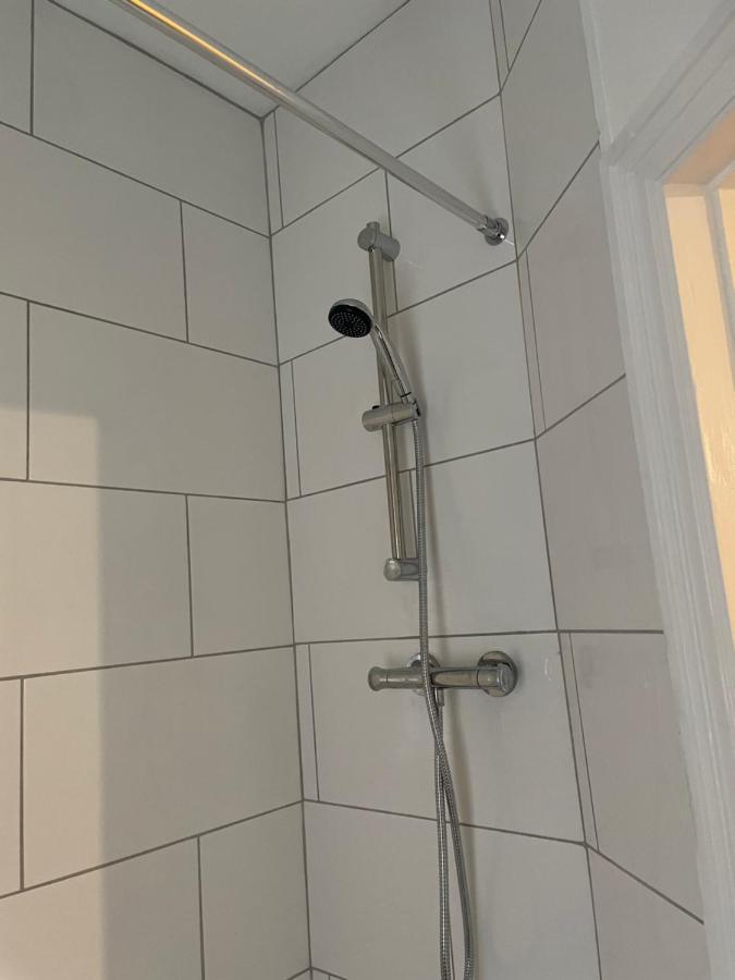 Rooms In A Victorian Comfortable 4-Bedroom House In Milton Keynes Rooms Not En-Suites Wolverton  Ngoại thất bức ảnh